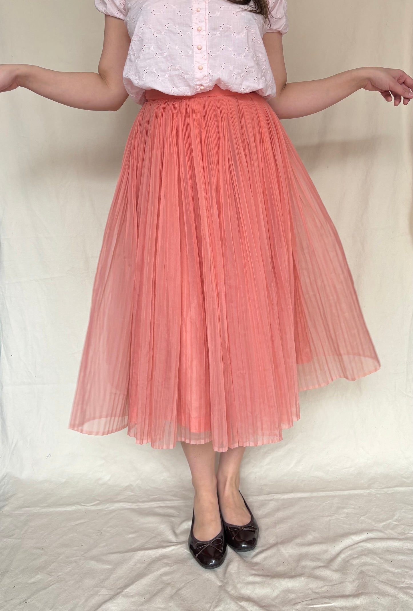 1960s pink accordion pleat skirt