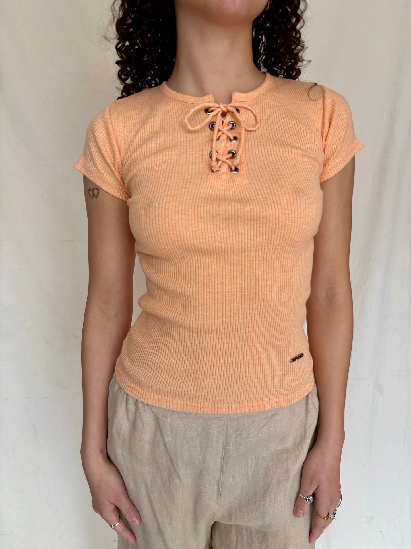 Peachy 90s lace up tee