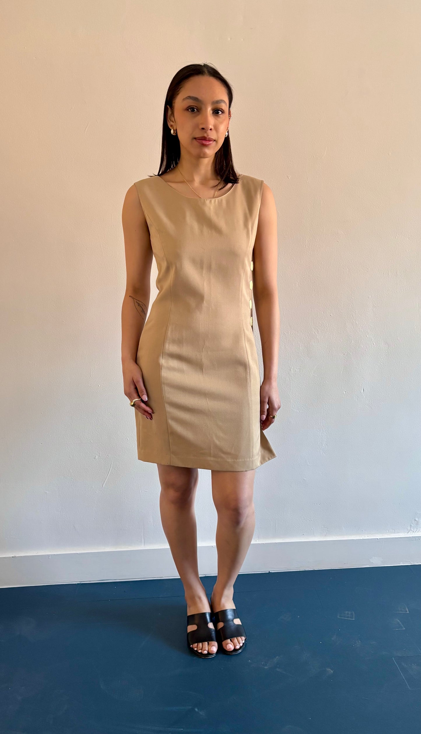 90s chic & minimal tan button dress
