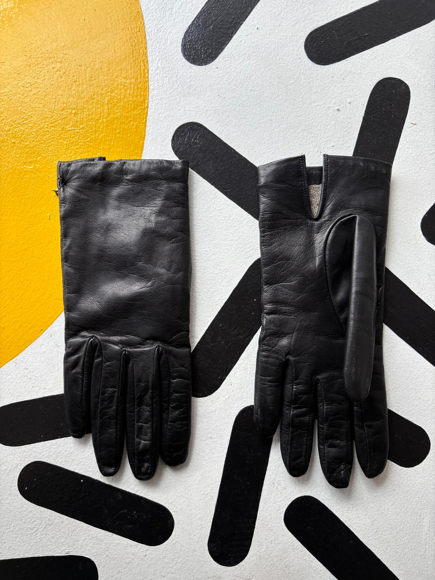 Black leather gloves, made in Italy